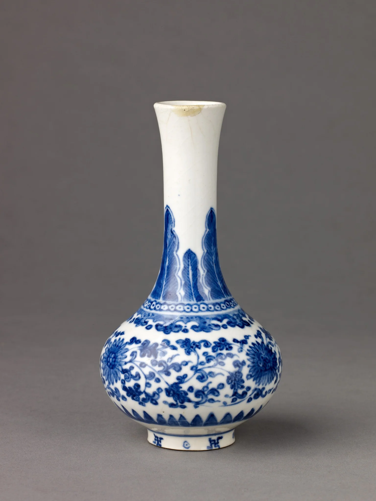 Small vase, detail