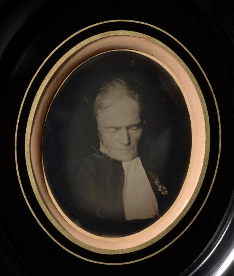 Post-mortem of man with Legion d'Honneur ribbon, detail