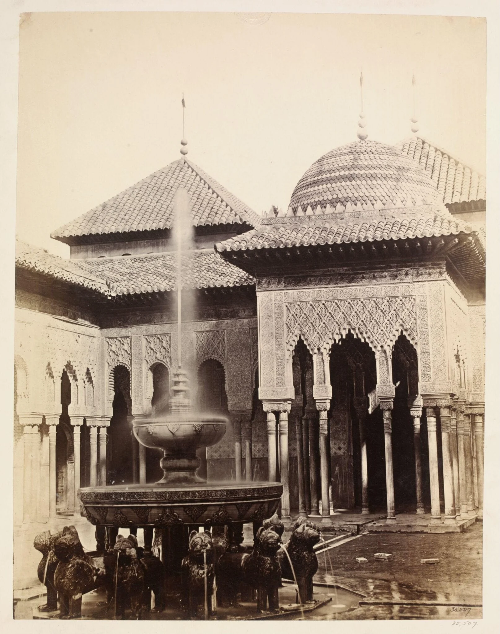 The Alhambra. Fountain and the pavilion of the Court of the Lions, detail