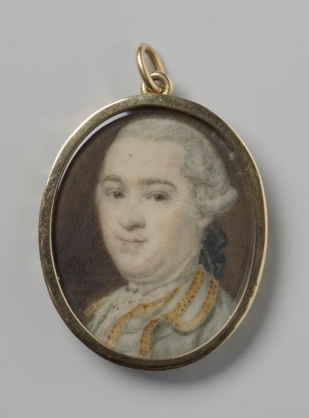 Portret van een man, by Daniël Bruyninx, ivory, 1750