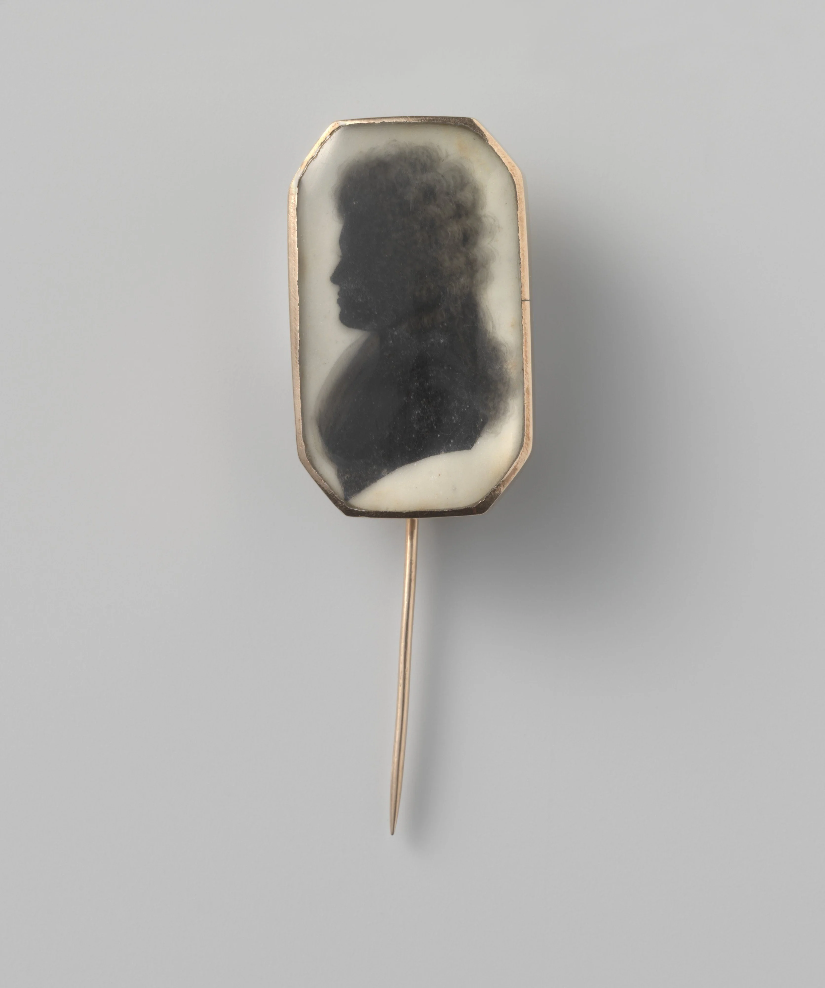 Broche met silhouetportret van een vrouw, detail