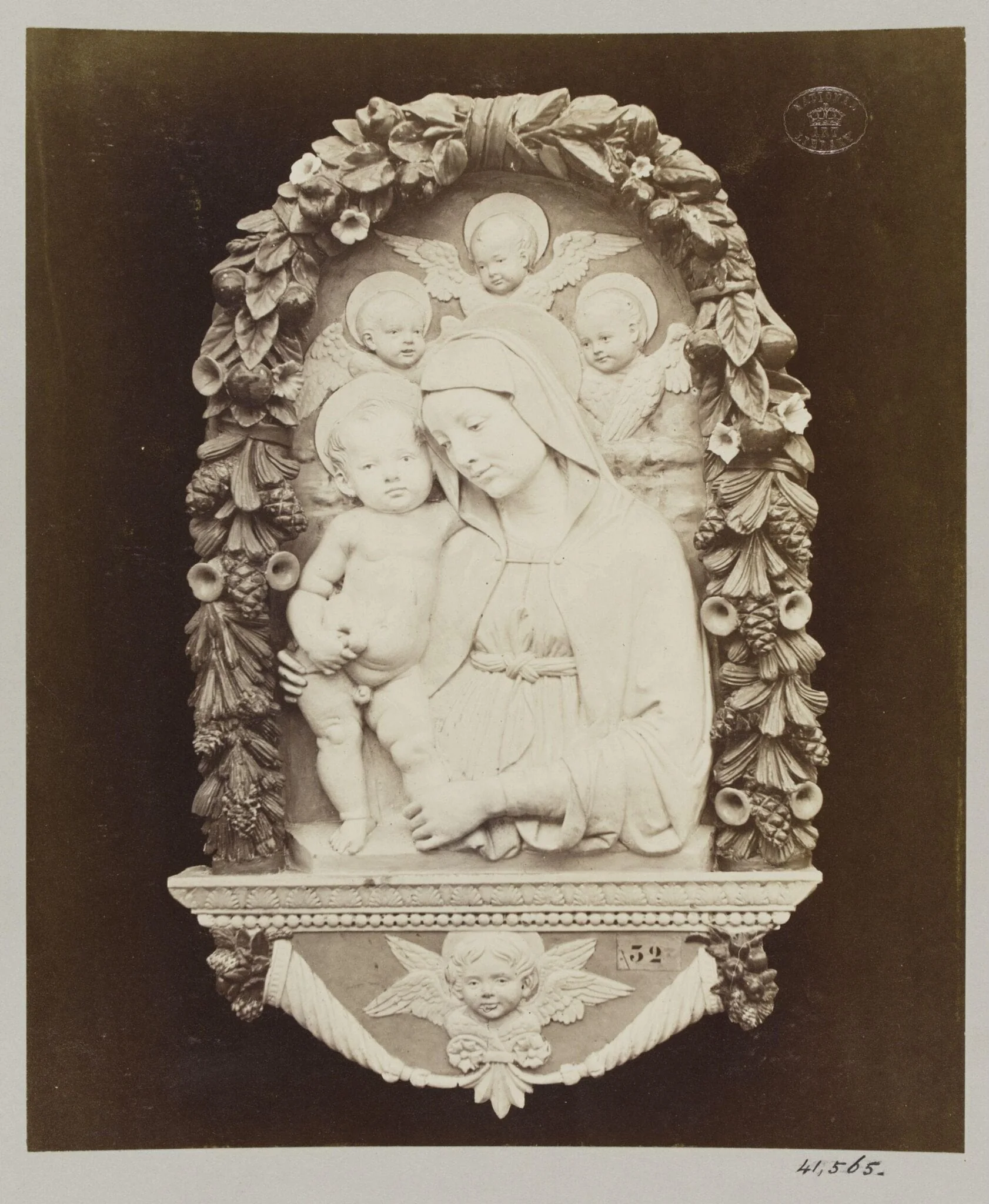 Bas-relief depicting the Virgin and Child on blue ground Luca della Robbia ware, detail