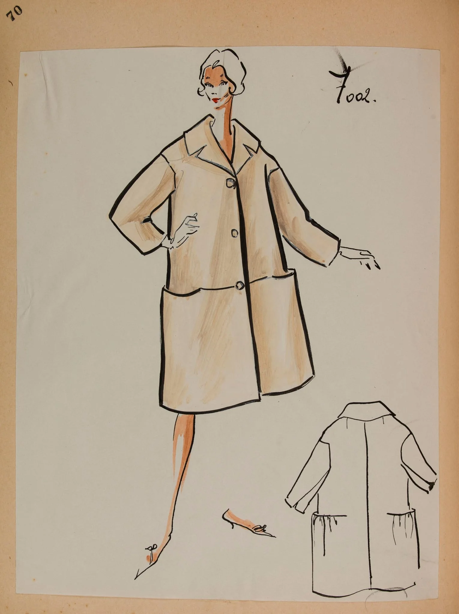 Manteau beige ample, à manches lognues, à boutonnage et à deux grandes poches, detail