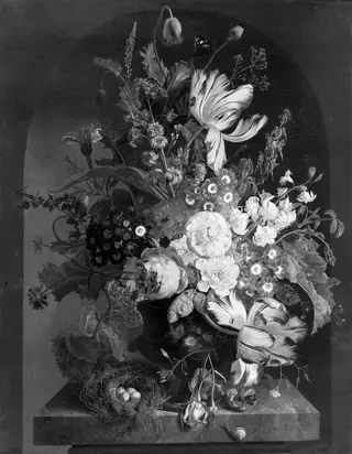 Bouquet of flowers in front of a niche, by Jan van Huysum, paint, 1725