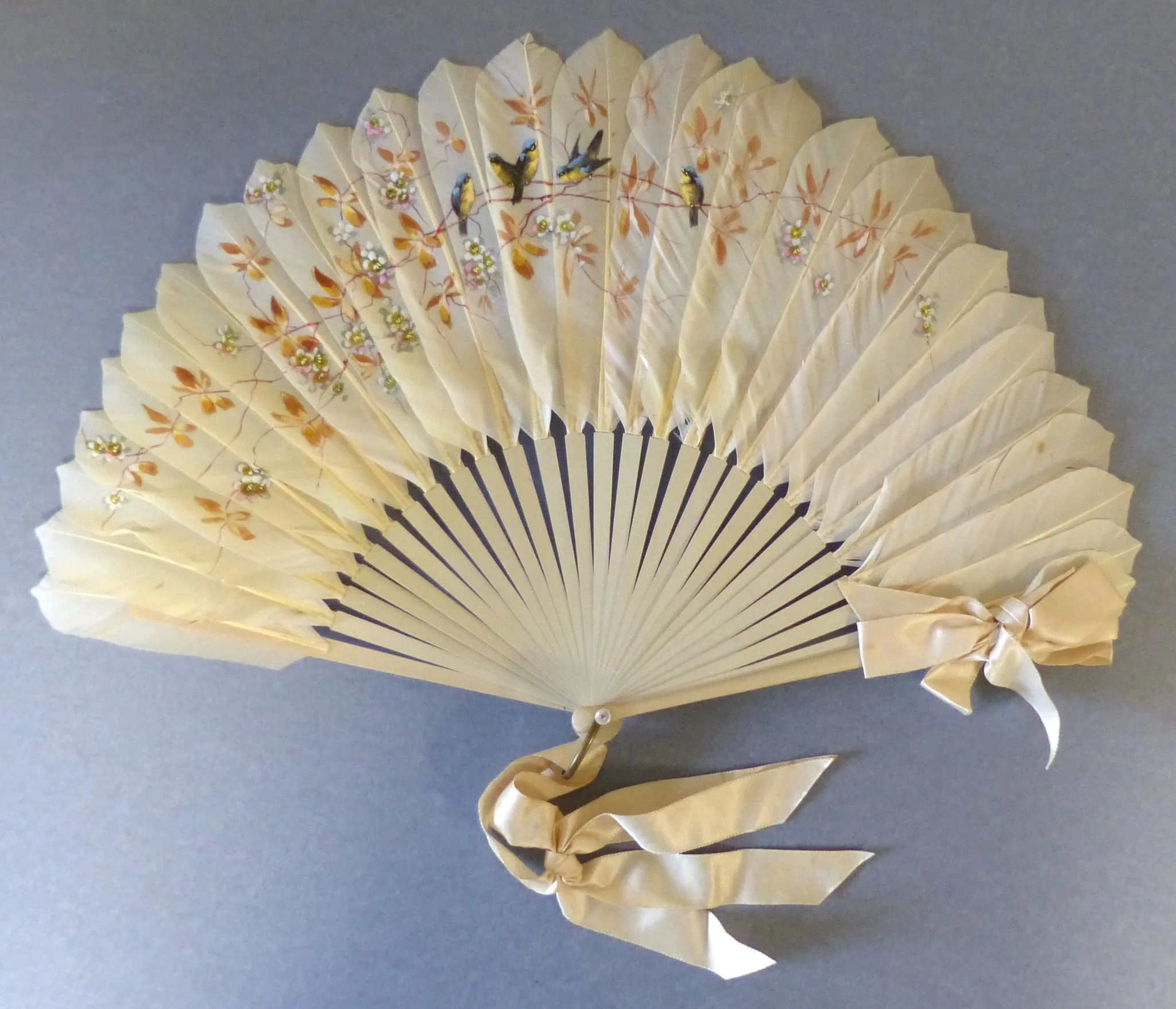 Eventail en plumes, detail