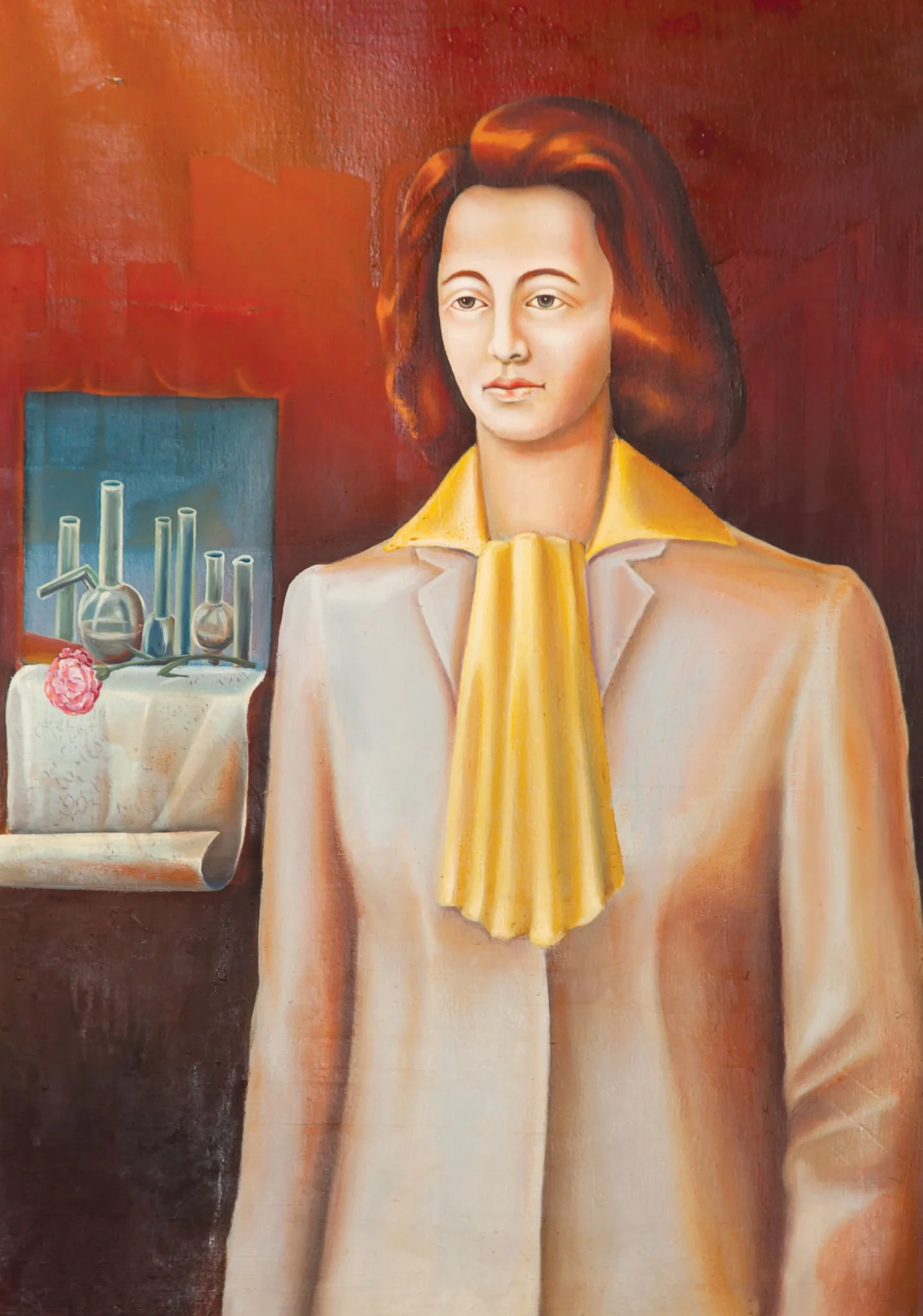 Tablou, ulei pe pânză, portret Elena Ceaușescu, nesemnat, nedatat. Elena Ceaușescu este reprezentată alături de recipiente folosite în laboratoare, alături de o diplomă și o garoafă roz. Comandat și oferit de Comitetul Județean de Partid Caraș Severin, 6 ianuarie 1979., detail