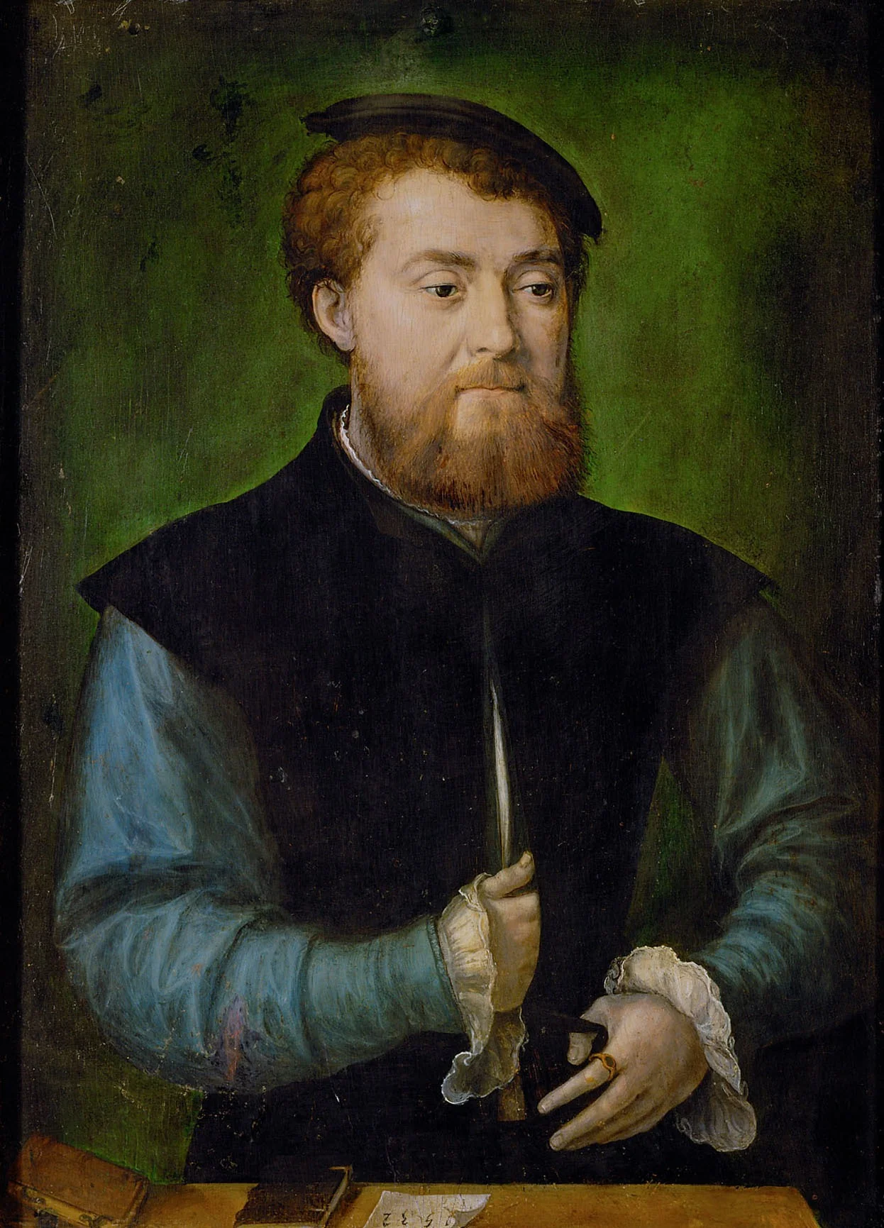 Bärtiger Mann in schwarzem Wams mit blauen Ärmeln, detail