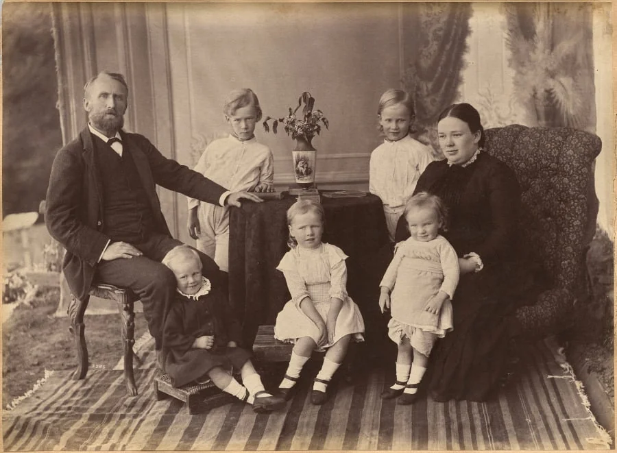 Mr. Robert Holtz and family (verso), detail