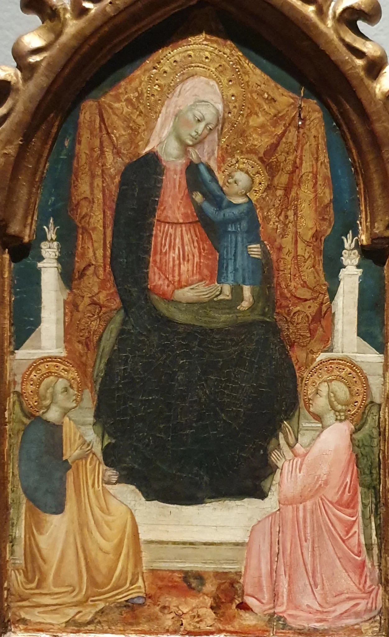 A Virgem em Majestade com o Menino e dois Anjos, detail