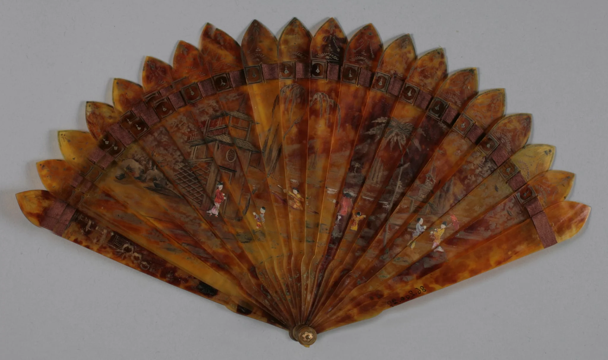 Eventail brisé, detail