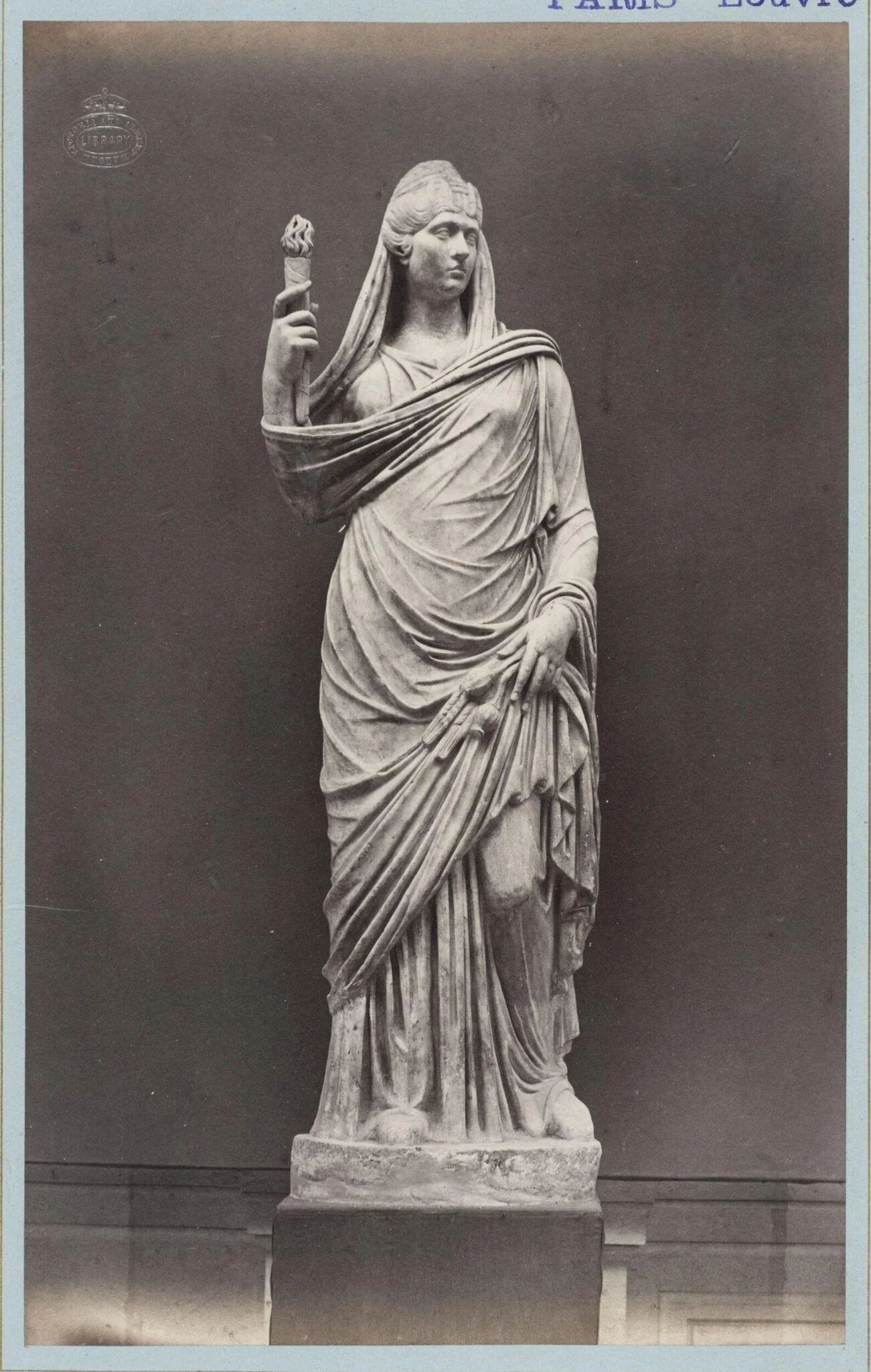 Marble statue of a Roman lady, detail