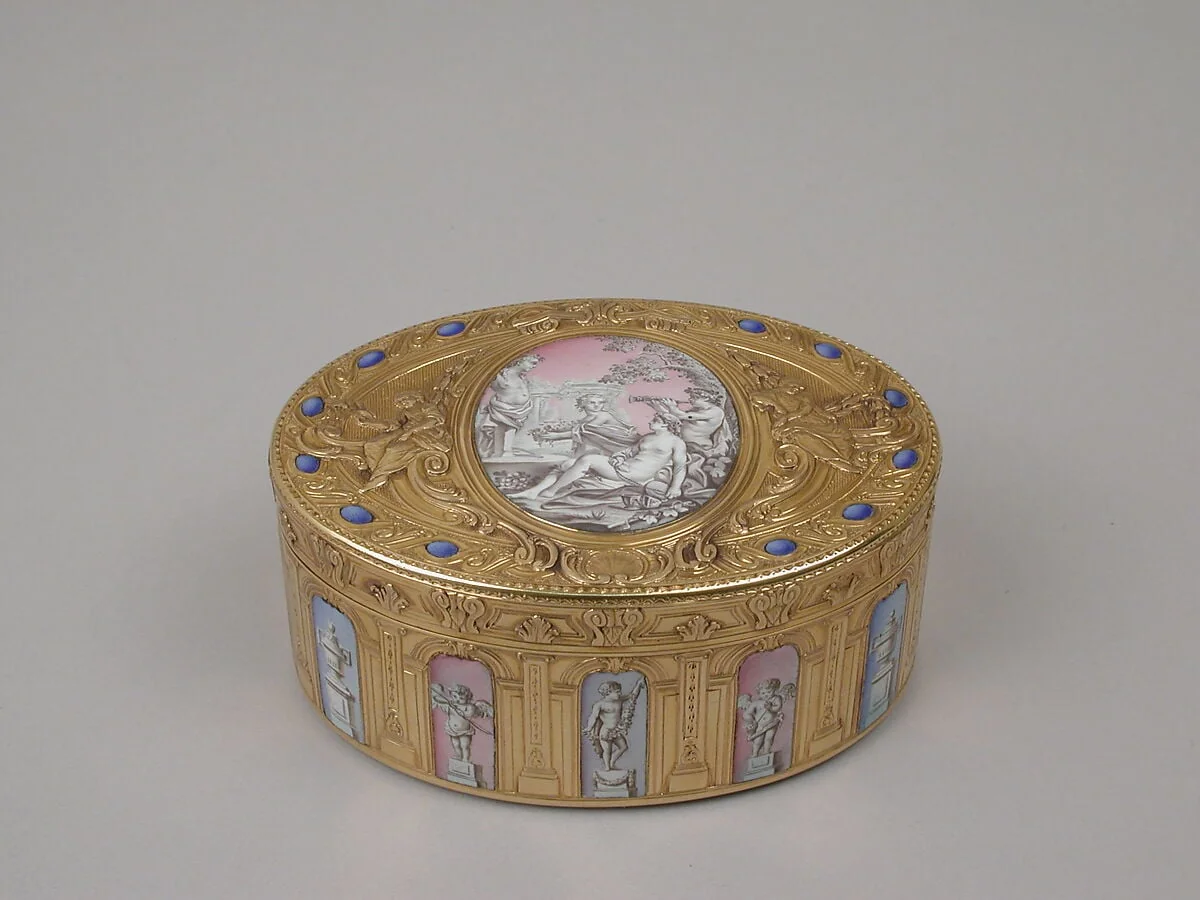 Snuffbox with grisaille decoration of Cupid and Venus, detail