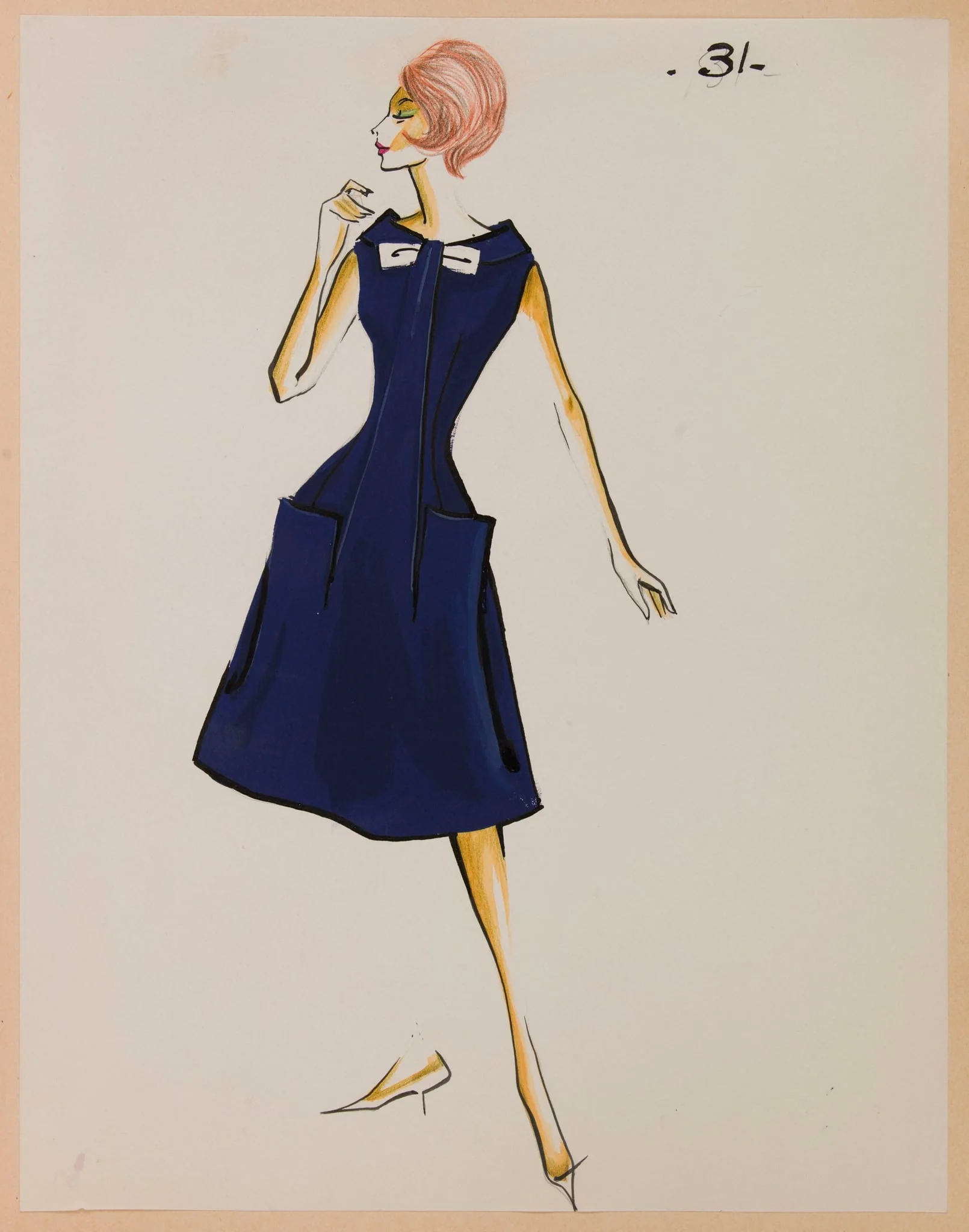 Robe bleu marine à deux grandes poches sur la jupe, detail
