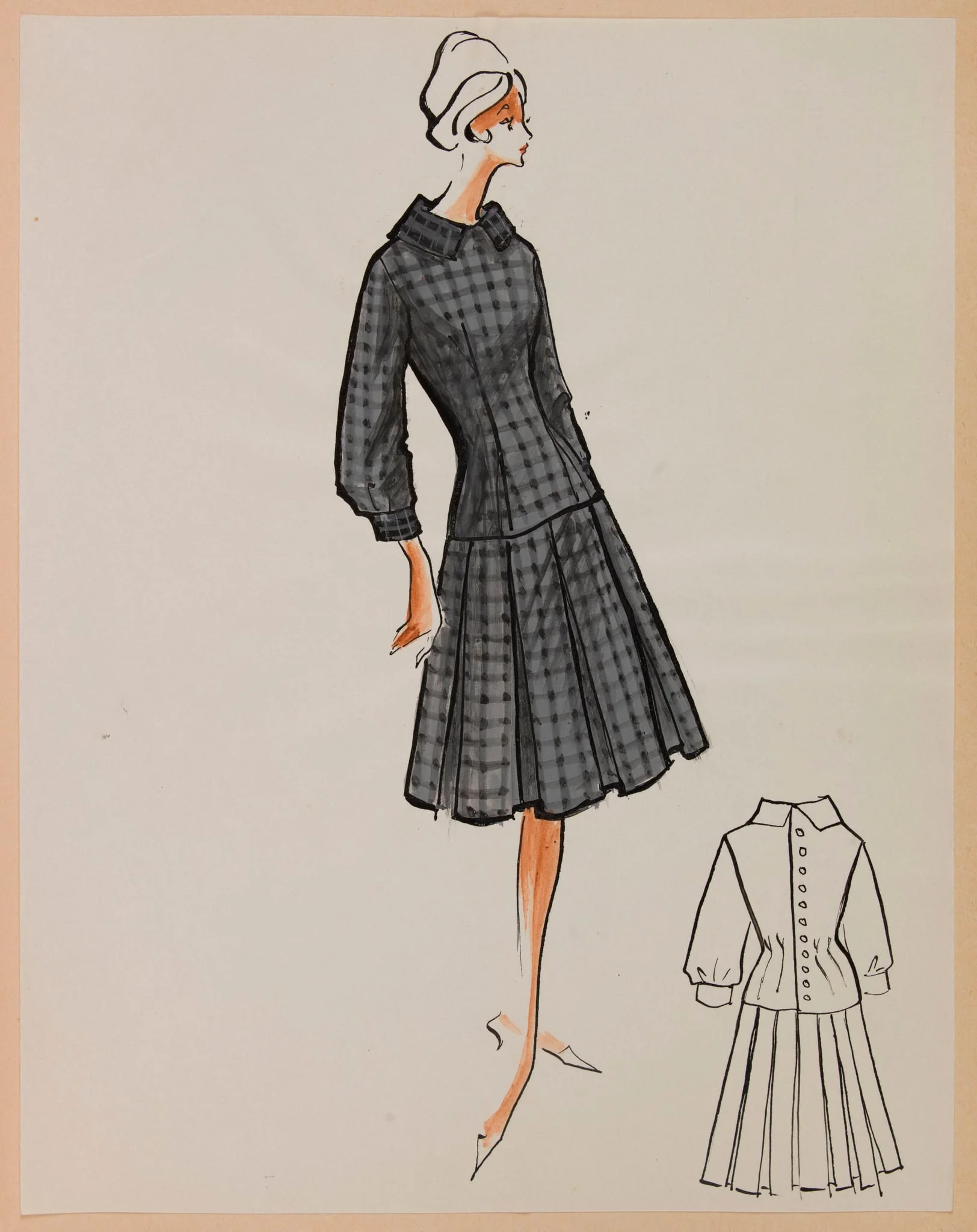 Tailleur bleu gris à longue veste cintrée et jupe plissée, detail