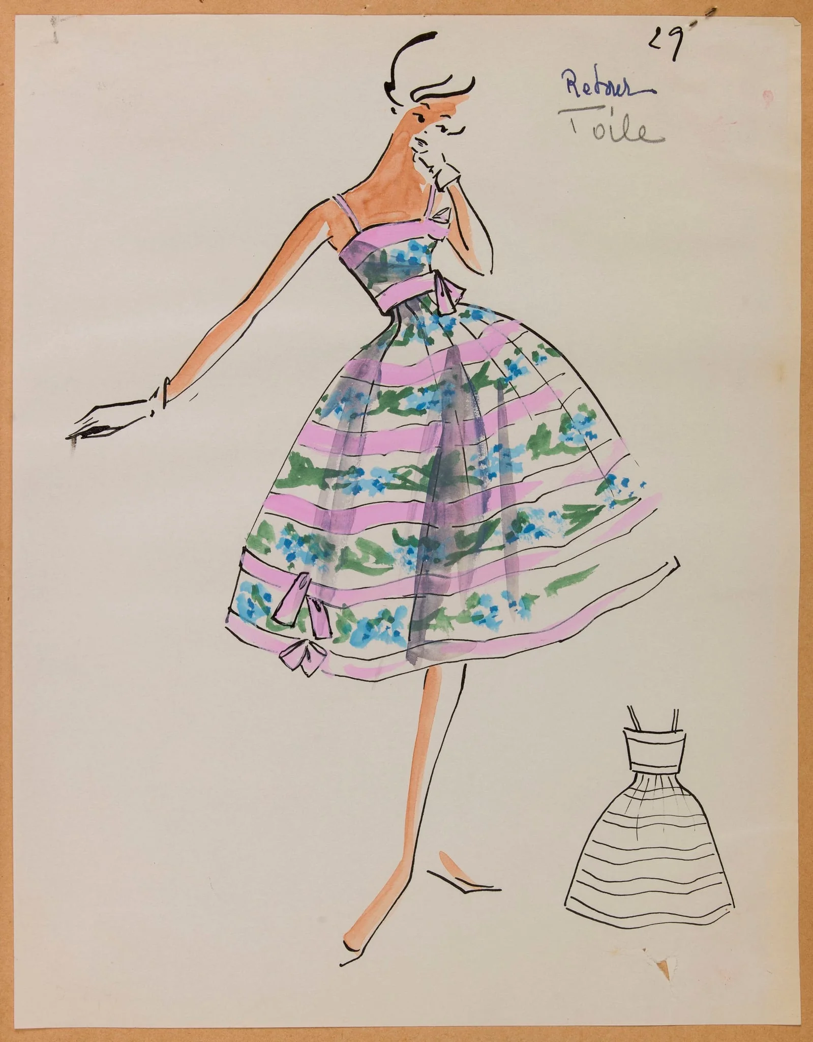 Robe à fines bretelles à alternance de bandes rose et de motif floral, detail