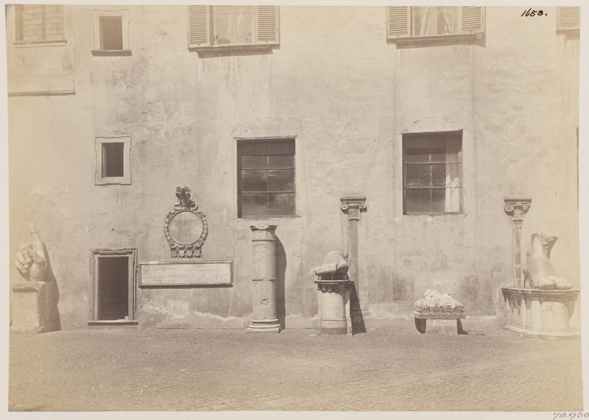 Sculpture - View on the right side of the Court-yard of the Palazzo de' Conservatori on the Capitol, shewing fragments of colossal Statues, detail