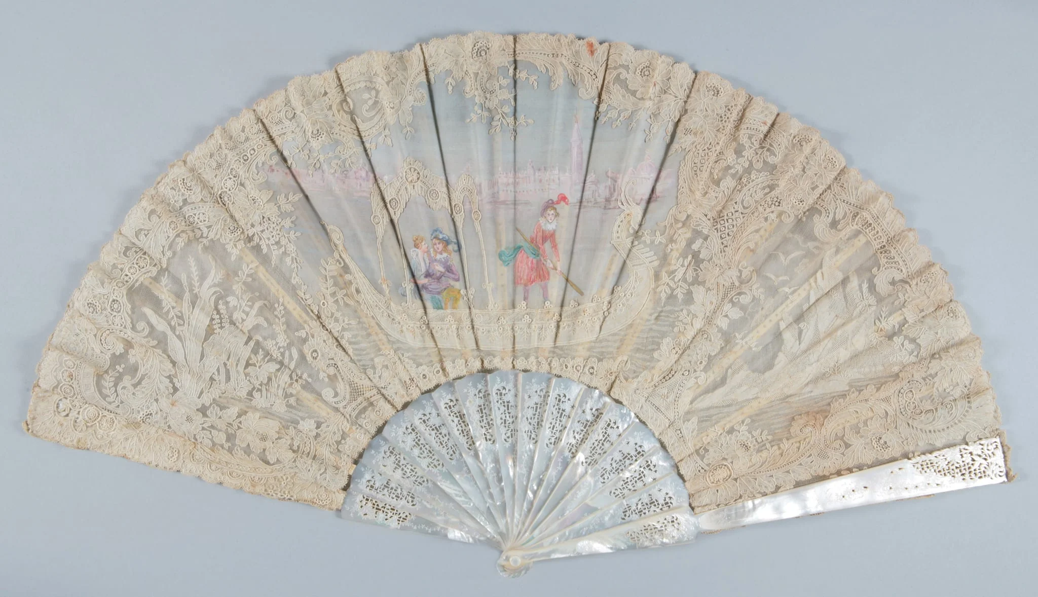 Eventail plié, detail