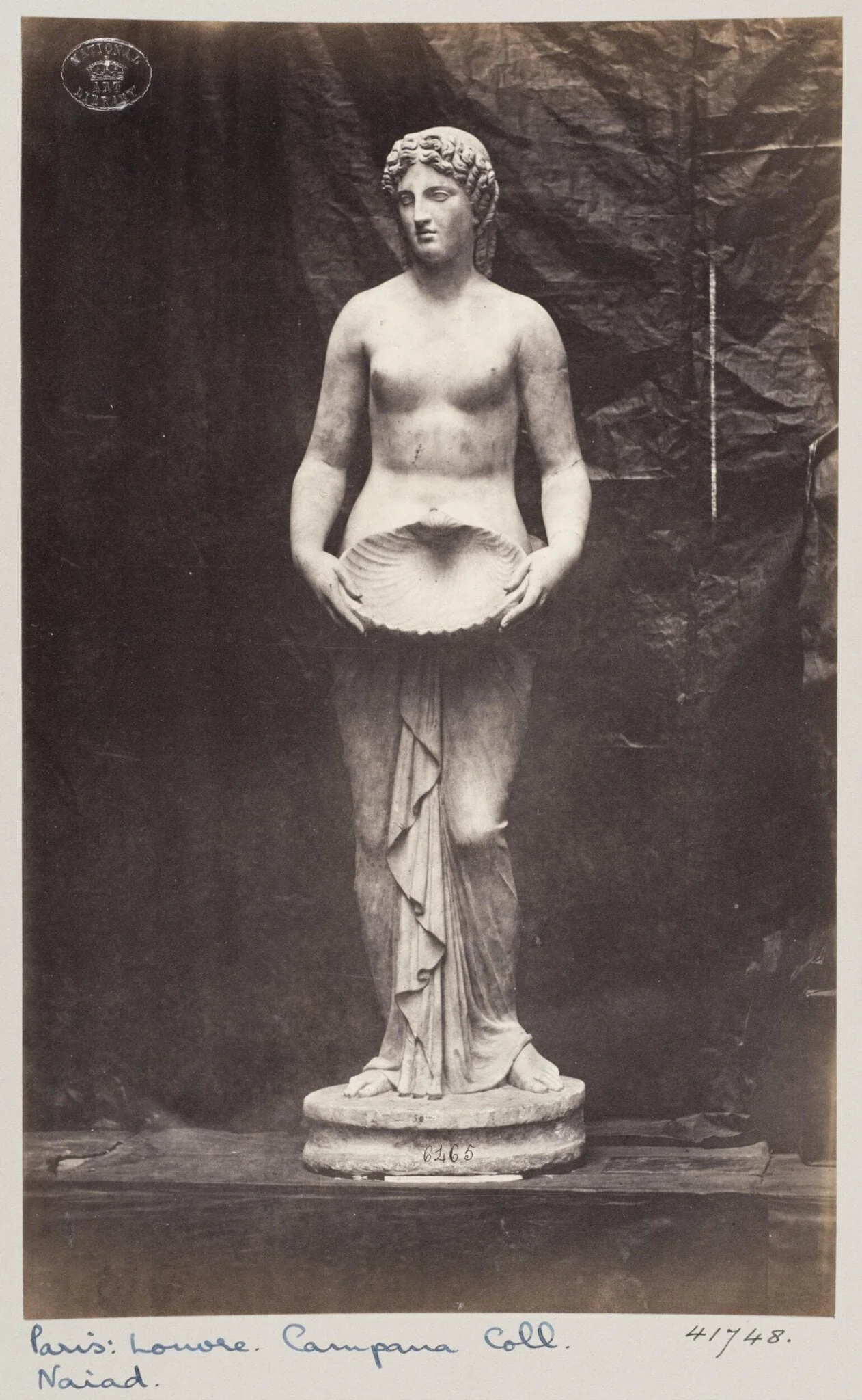 Marble statue of a Naïade, detail