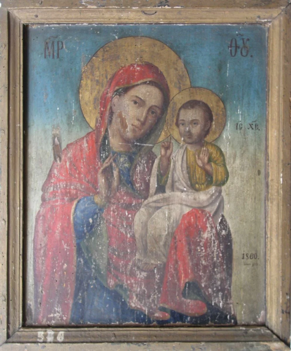 Maica Domnului cu Pruncul, floarea neveștejită, detail