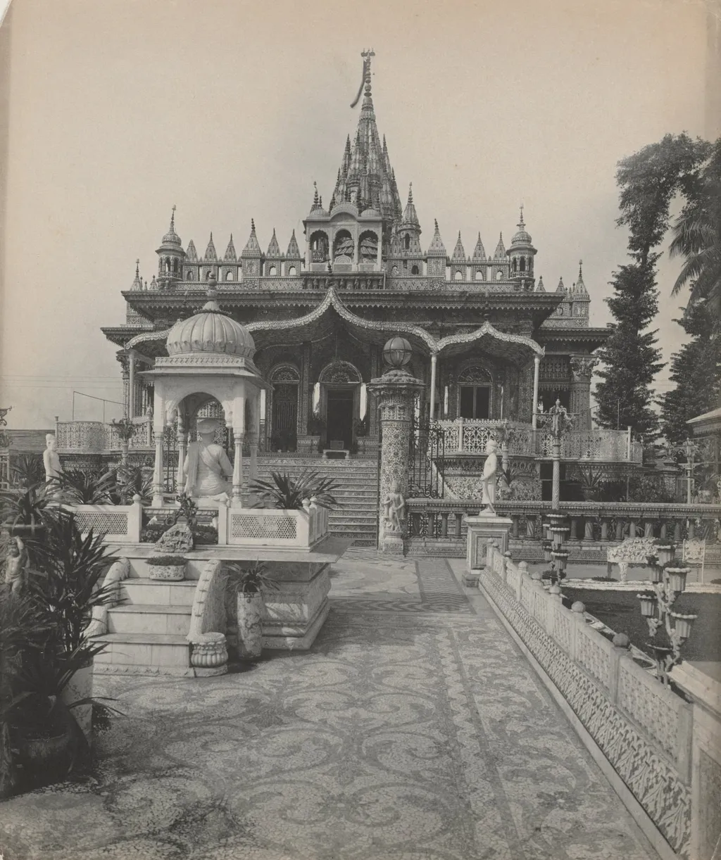 Jain Temple, Calcutta, by A. W. A. Plâté Studio, 1894