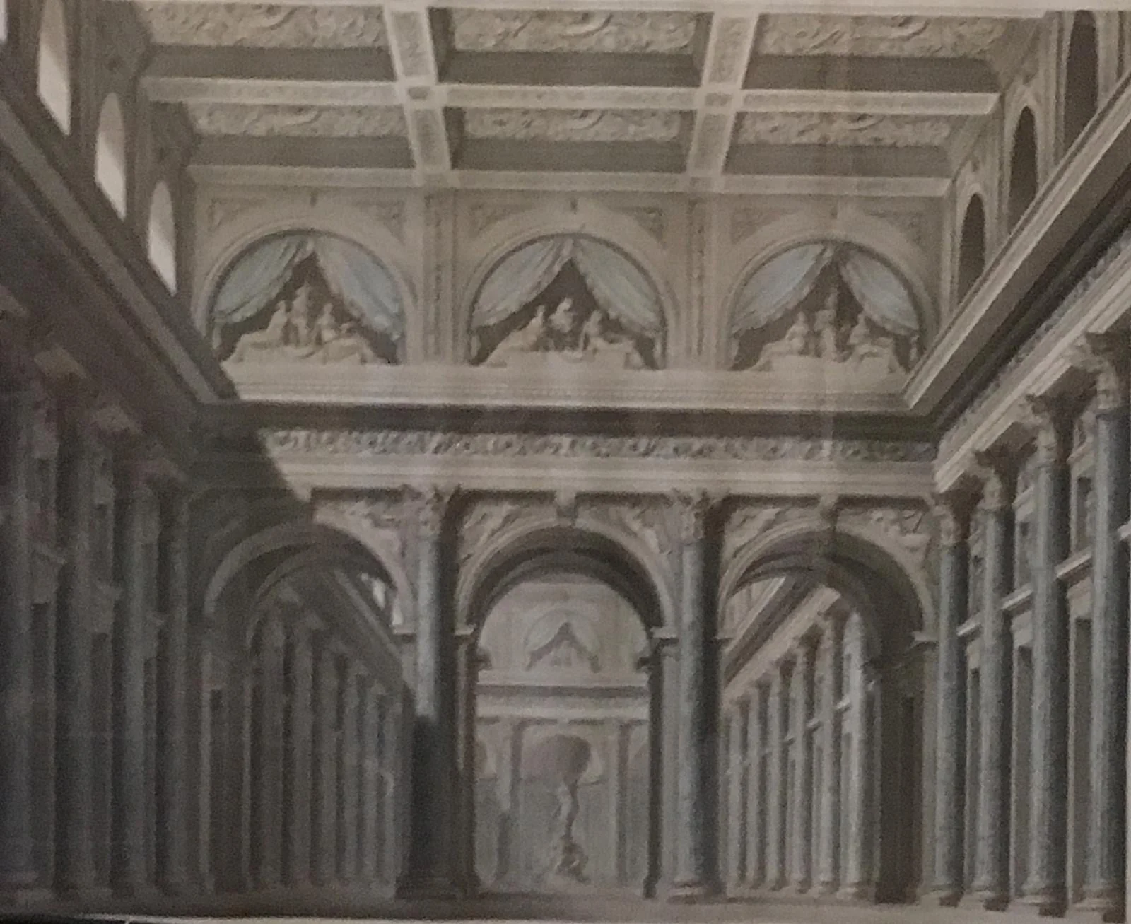 Teaterdekoration: Det indre af en Stor søjlehal., detail