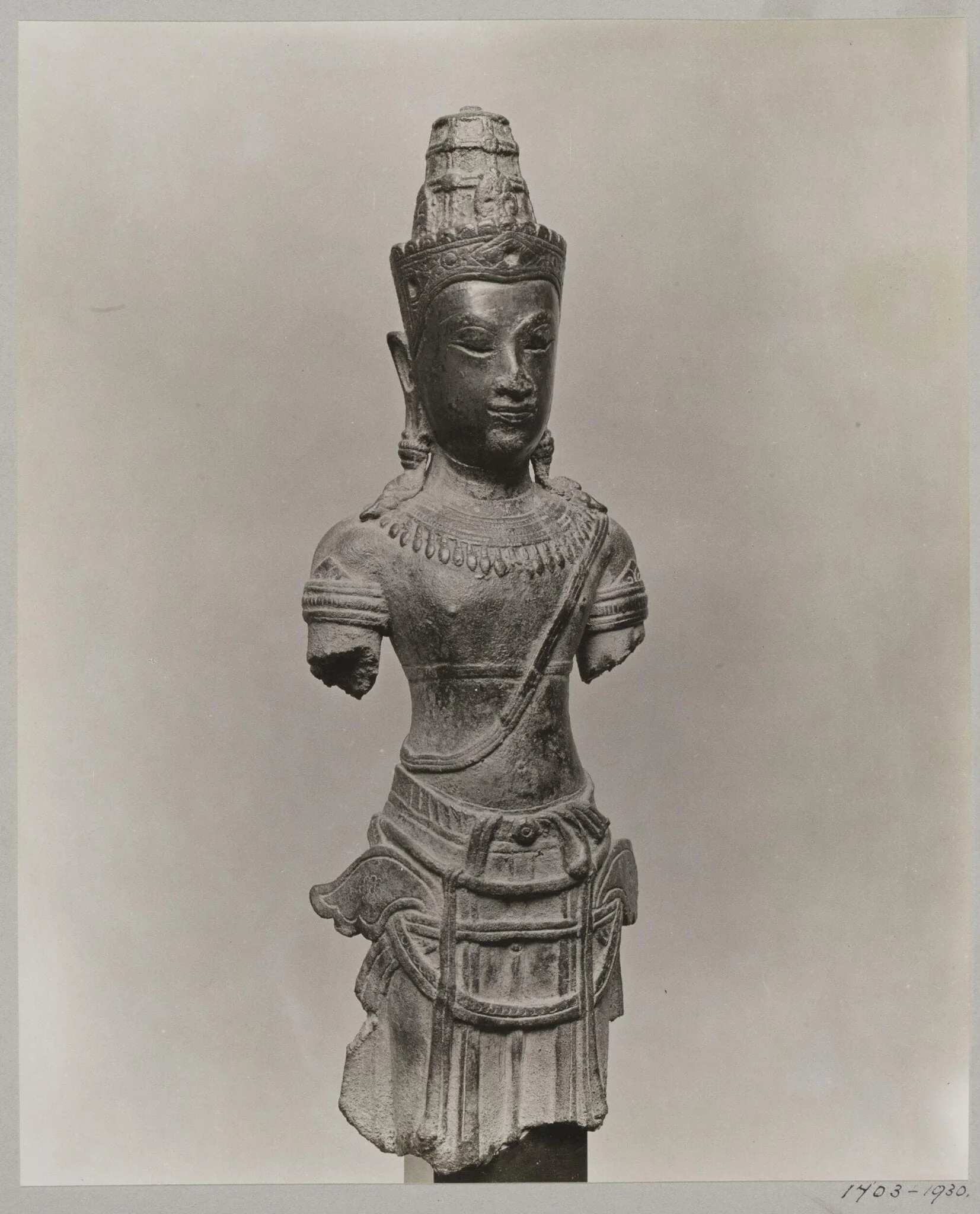 Bronze Cambodian sculpture of Bodhisattva, ca. 13th century, A.D., V&A Museum, London, detail