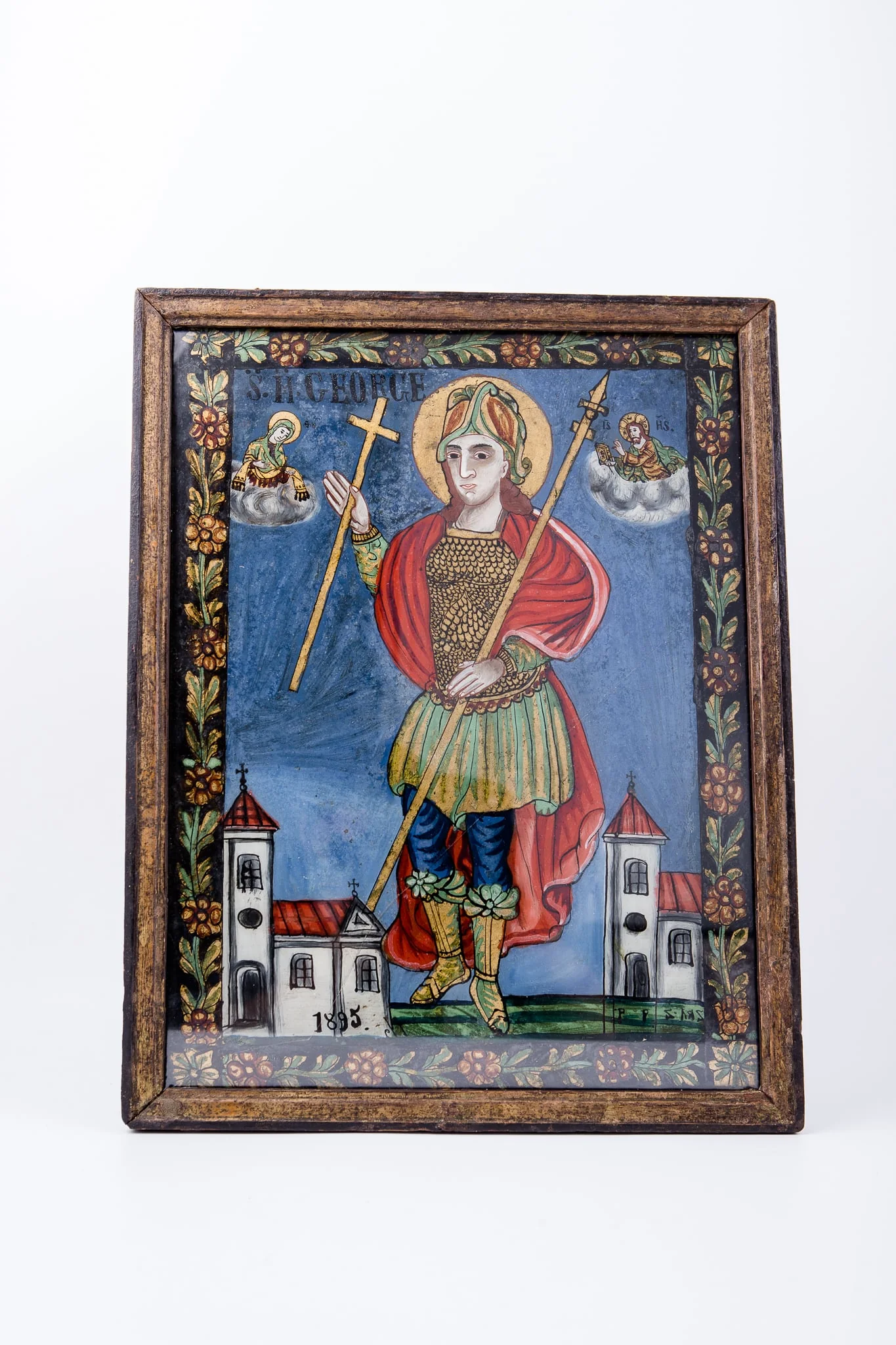 Sfântul Mare Mucenic Gheorghe este redat central, supradimensional, în picioare, îmbrăcat în uniformă de cavaler oștean luptător, cu cămașă de zale verde olive-smarald-kaki sfântul purtător de biruință. Are pantalonii albaștrii, cizme brun-olive, mantie roșie, coif și aureolă. În mâna dreaptă are crucea ridicată înspre Cer și în mâna stângă ține spada de luptă. Fondul este albastru, în registrul superior, este Maica Domnului cu Acoperământul ei ocrotitor și Mântuitorul Iisus Hristos Binecuvântând, amândoi fiind pe mandorle de nouri albi rotunzi. În registrul inferior, fondul este verde și acoperit de elemente de arhitectură de biserică. Mantia Sfântului Mucenic Purtător de Biruință este roșie, culoarea roșie este caracteristică mucenicilor și martirilor. În registrul îndepărtat sunt elemente de arhitectură, astfel spațializându-se narațiunea iconografică. Fiind o icoană de Valea Sebeșului, imaginea picturală este armonioasă, cu un desen simplu, curat, tușele de culoare sunt mai mari, raportate la dimensiunile lucrării. Cromatica este armonioasă; roșu sângeriu, stacojiu, albastru ceruleum, galben-ocru, verde spanac-avocado, olive, kaki, alb și ngru. Pe fondul cerului albastru ceruleum este inscripția în româno-chirilică Sf M Gheorghe MP Maica Domnului IC XC Iisus Hristos. Icoana este rafinată prin acuratețea desenului, compoziția echilibrată și armonia cromatică. Întreaga compoziție este încadrată de un chenar decorativ fitomorf, format dintr-o ghirlandă de flori. Icoana este datată 1895. Este semnată de Partenie Poienaru Zugrav din Laz., detail