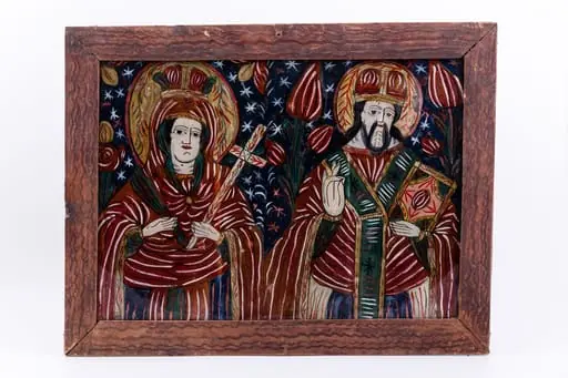 Icoana îi reprezintă pe Sfânta Mare Cuvioasă Parascheva de la Iași și pe Sfântul Ierarh Vasile cel Mare. Preacuvioasa este îmbrăcată în veșmânt roșu stacojiu-bordo-acajou, cu interiorul căptușit cu albastru și verde închis, ornat cu dungi albe subțiri. Peste maforionul roșu, sfânta cuvioasă are coroniță și aureolă. Mantia este prinsă la gât cu o fibulă aurie. În mâna dreaptă are un mănunchi de finic și în mâna stângă ține crucea. Alături de Sfânta Parascheva este Sfântul Ierarh Vasile cel Mare, îmbrăcat în veșminte liturgice arhierești cu felon-omofor roșu stacojiu, cu interiorul indigo închis, ornat cu striații albe fine, și cu epitrahil verde cu trei cruci negre. Cu mâna dreaptă Binecuvântează, iar în mâna stângă ține Sfânta Evanghelie închisă. Fondul icoanei este albastru ultramarin bleumarin închis înspre violet-indigo, cu elemente decorative fitomorfe și astrale albe și roșii. Cromatica este armonioasă, deși întunecată și rece: roșu stacojiu, bordo, acajou, albastru ultramarin bleumarin închis, violet-indigo, galben chihlimbar, brun, bej, verde de China, alb. Icoana este de Făgăraș și aparține Anei Deji., by Ana Deji