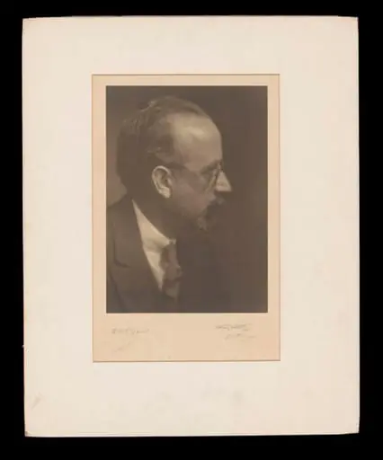 Portrait Dooner 'R.T. Dooner - Portrait Photographer, Philadelphia', by Arthur Clive Banfield