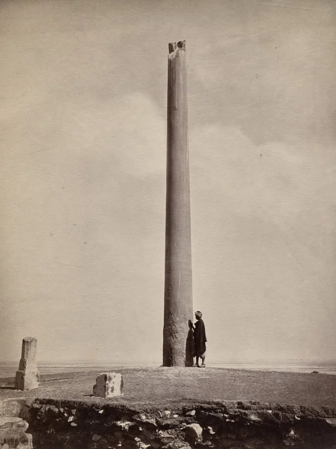Ashoka Pillar moved to its present position by Feroz Shah, detail