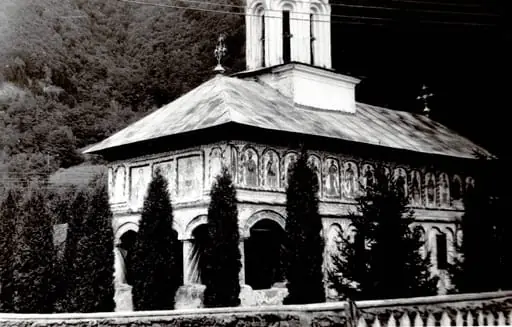 Biserica "Sf. Voievozi", Cîinenii Mici, comuna Cîineni, județul Vâlcea (1981)