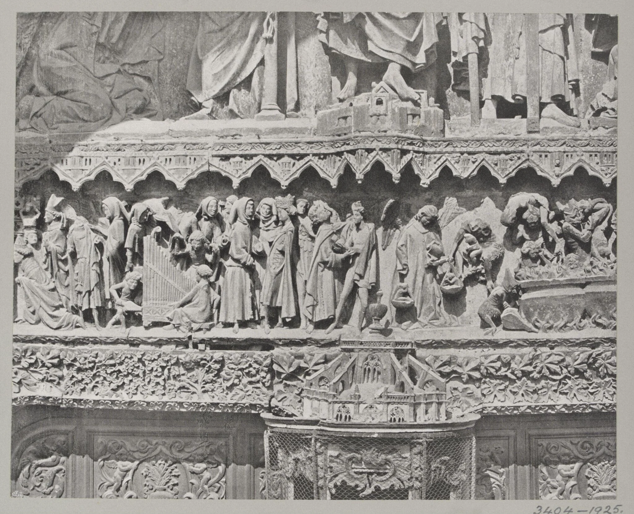 Detail of the carving of the tympanum, León Cathedral, detail