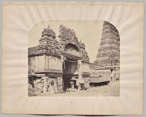 Entrance to the Minakshi Sundareshvara Temple, Madurai, by Captain Linnaeus Tripe