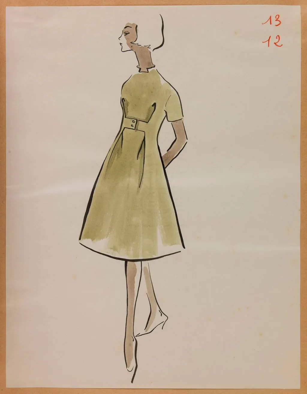 Robe amande avec ceinture sur le devant, by Carven, 1957