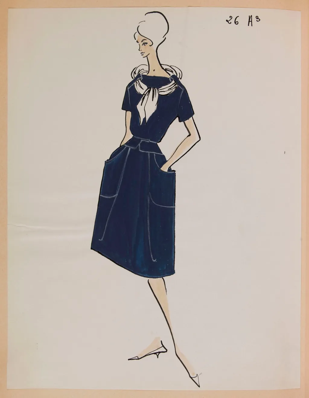 Robe bleu marine avec foulard tenu dans des passants, by Carven, 1959