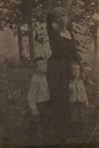 Jane White, Lewis White, and Maynard White, by Clarence H. White