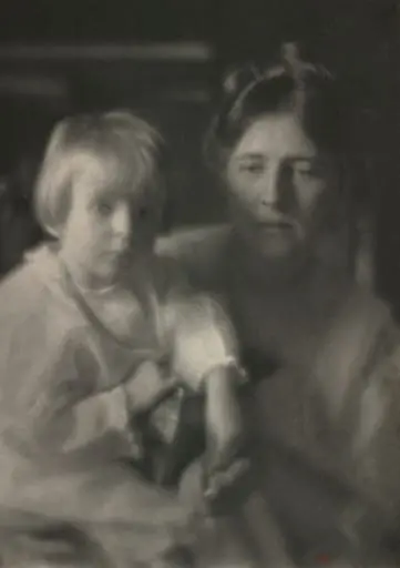 Julia McCune Flory and Elizabeth Flory, by Clarence H. White