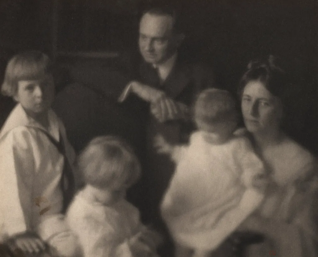 The Walter L. Flory Family, by Clarence H. White, 1915