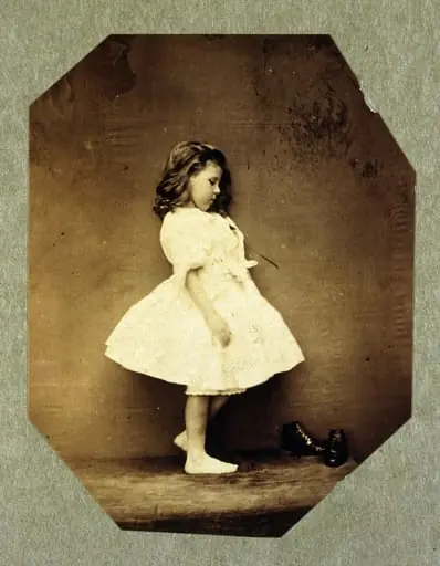 Elphinstone Agnes Maude barefoot, by Clementina Hawarden