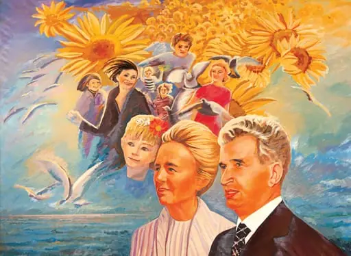 Tablou, „Omagiu”, ulei pe pânză atribuit Cornelia Ionescu Drăgușin. Cuplul Ceaușescu este reprezentat într-o atitudine de contemplare a orizontului, pe fundal marea și pescărușii. În partea de sus un joc de copii printre flori de floarea - soarelui. Oferit de Comitetul pentru Problemele Consiliilor Populare (1984), by Cornelia Ionescu Drăgușin