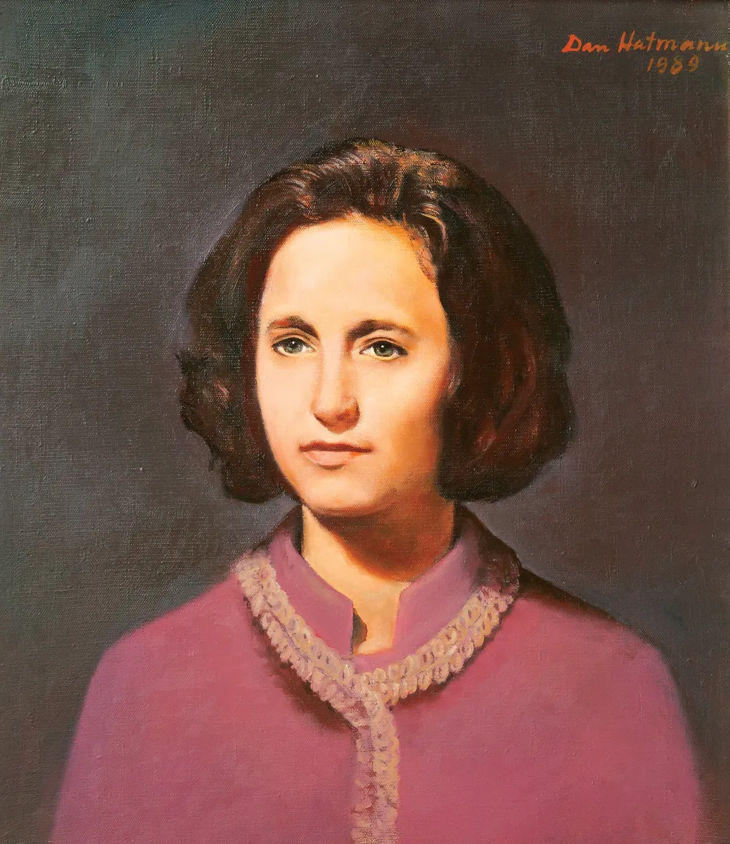 Tablou ulei pe pânză, , „Elena Ceaușescu”, semnat Dan Hatmanu și datat 1989 în partea dreaptă sus. Tabloul o înfățișază pe Elena Ceaușescu într-un costum cu volane în nuanțe de roz. Comandat de Consiliul Național al Femeilor și oferit Elenei Ceaușecu cu ocazia împlinirii vârstei de 70 de ani (ianuarie 1989)., by Dan Harmanu