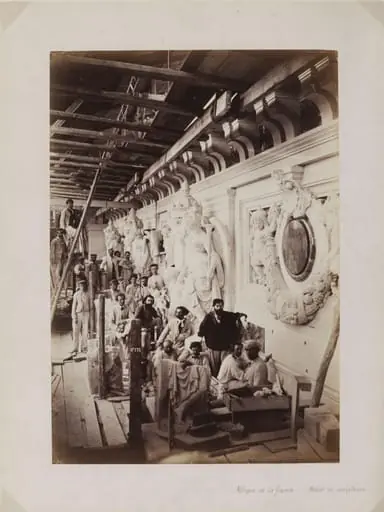 Attique de la façade, atelier de sculpteurs