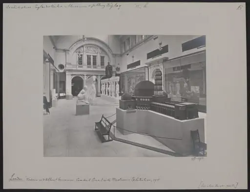 Photograph, Victoria and Albert Museum, Central Court (Gallery 43) showing Ivan Meštrović sculpture exhibition, gelatin silver print, 1915, by Department of Science and Art of the Committee of Council on Education