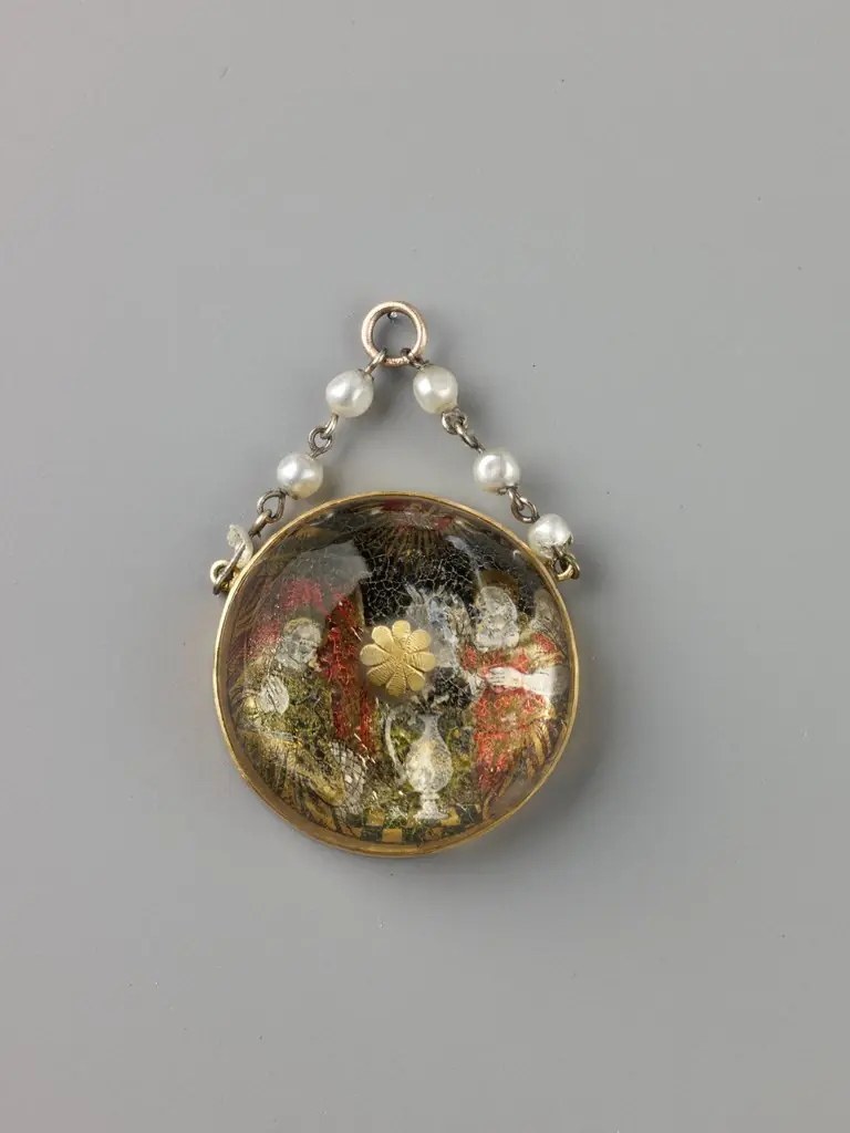 Devotional pendant
