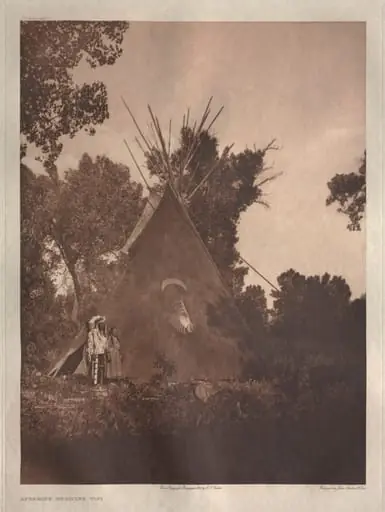 Portfolio IV, Plate 141: Apsaroke Medicine Tipi, by Edward S. Curtis