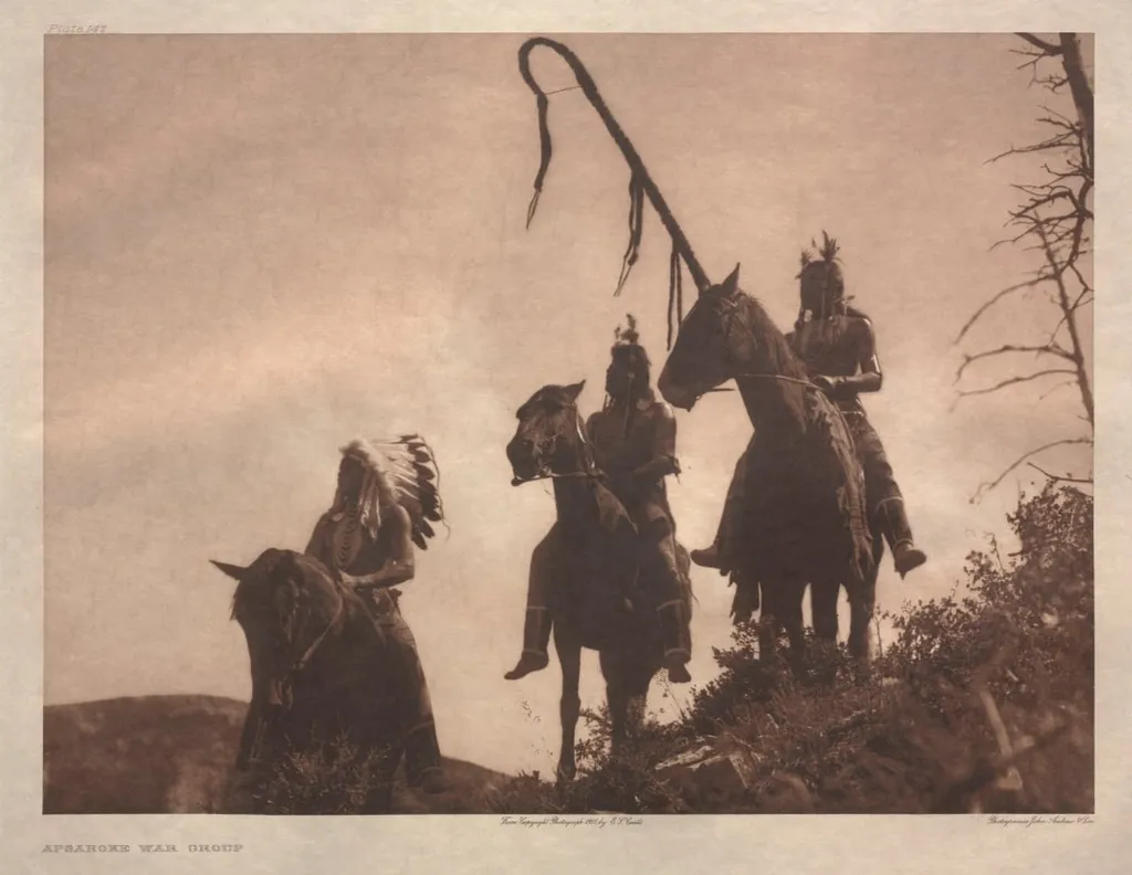 Portfolio IV, Plate 147: Apsaroke War Group, by Edward S. Curtis, 1905