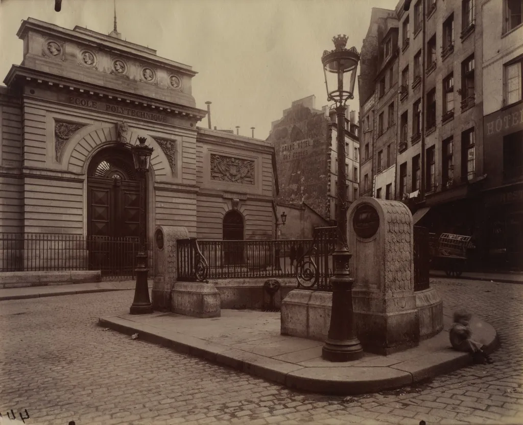 Fountain of the L'École Polytechnique, by Eugène Atget, 1902