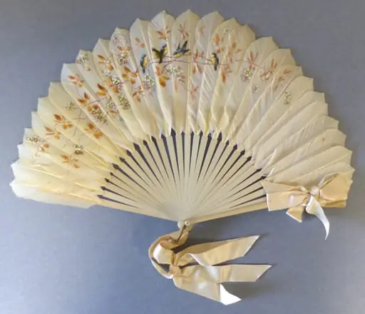Eventail en plumes