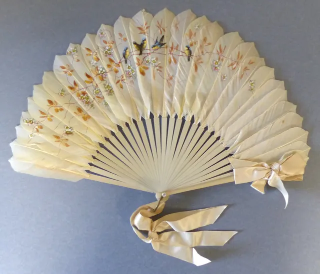 Eventail en plumes
