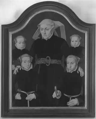 Family portrait: A mother with four daughters
